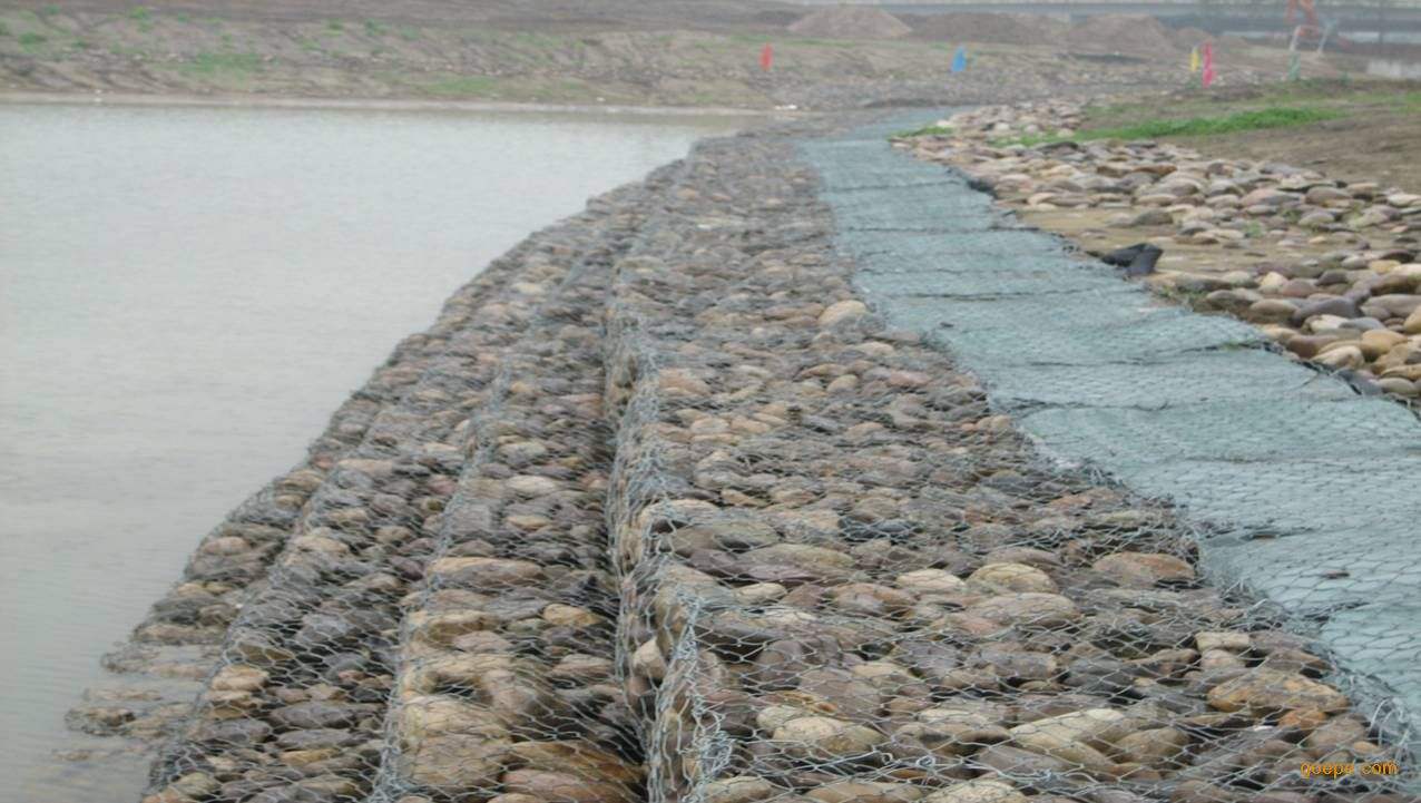 雷諾護墊生態護坡是如何施工的