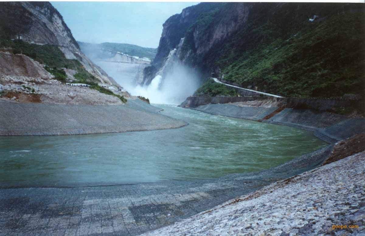 雷諾護墊自然生態生物防護技術的優勢 雷諾護墊自然生態生物防護技術的優勢
