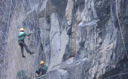 山體落石防護網是如何分類的