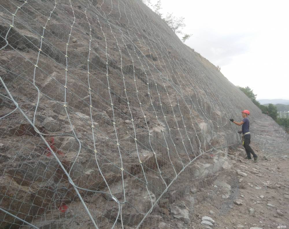 主動邊坡落石防護網如何使用效果比較好