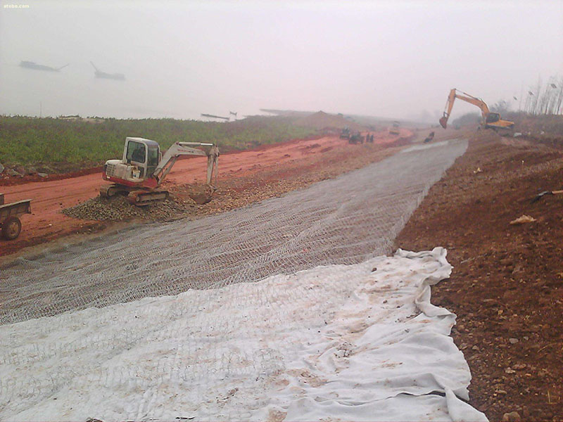 雷諾護墊為何設計成六角形蜂巢狀 雷諾護墊為何設計成六角形蜂巢狀