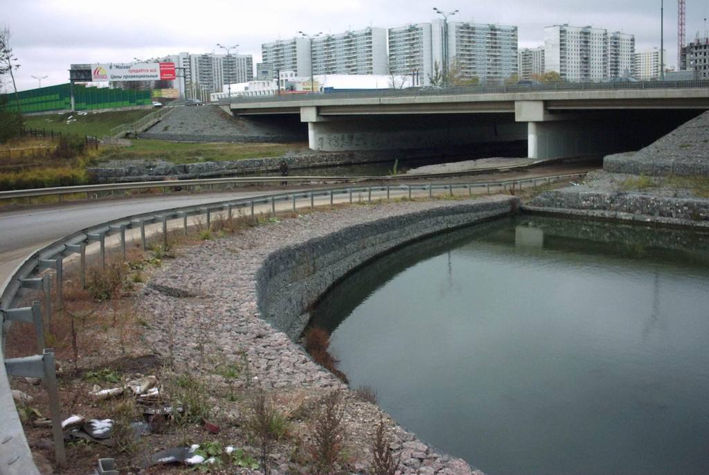 鉛絲石籠網的河道生態防護技術