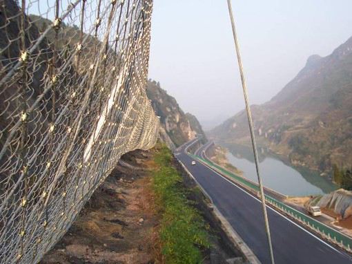 邊坡落石防護網在地質災害防護中的優勢